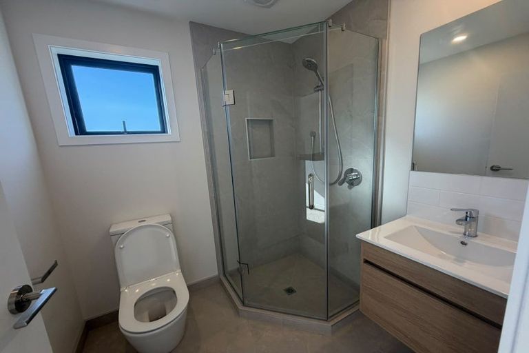 Photo of property in 27 Meadowood Drive, Unsworth Heights, Auckland, 0632