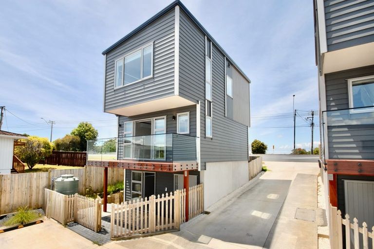 Photo of property in 298f Sunset Road, Windsor Park, Auckland, 0632