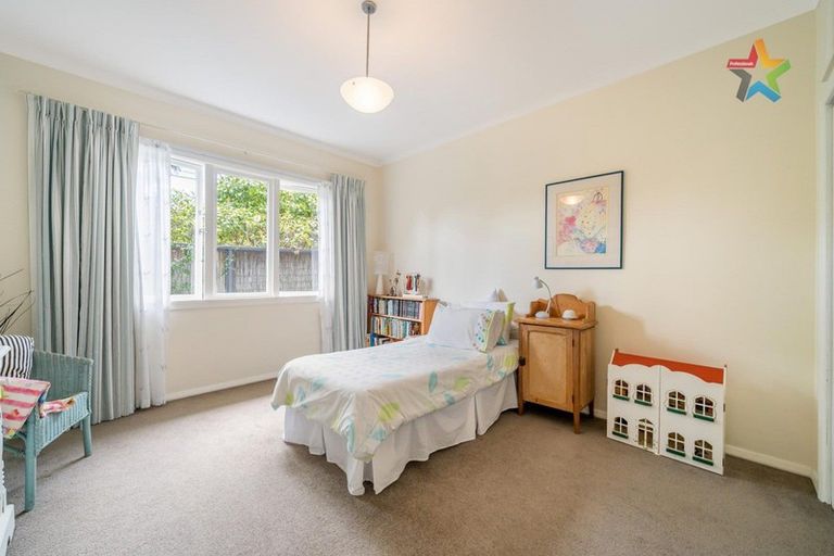 Photo of property in 377 Muritai Road, Eastbourne, Lower Hutt, 5013