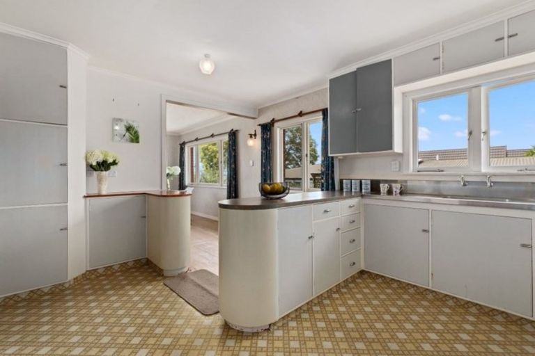 Photo of property in 12a Seaview Road, Otumoetai, Tauranga, 3110