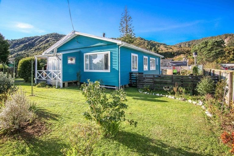 Photo of property in 2 Curtis Street, Hector, 7822