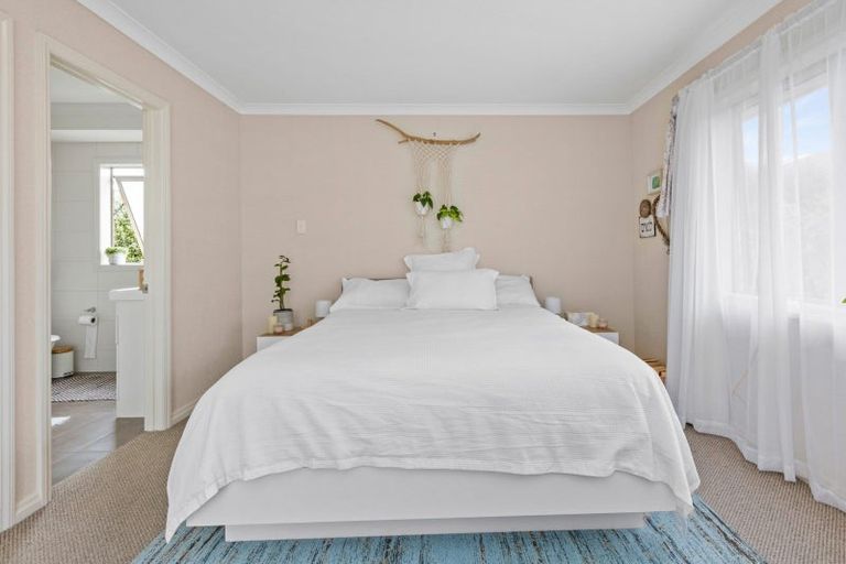 Photo of property in 10 Karoola Place, Havelock North, 4130