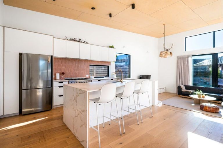 Photo of property in 17 Doug Ledgerwood Drive, Wanaka, 9305