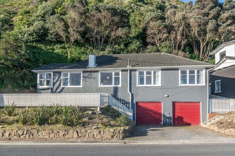Photo of property in 170 The Esplanade, Island Bay, Wellington, 6023