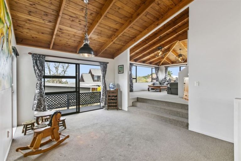 Photo of property in 203 Luckens Road, West Harbour, Auckland, 0618