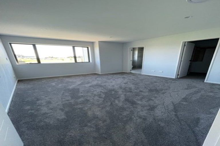 Photo of property in 4 Pineview Drive, Rosehill, Papakura, 2113