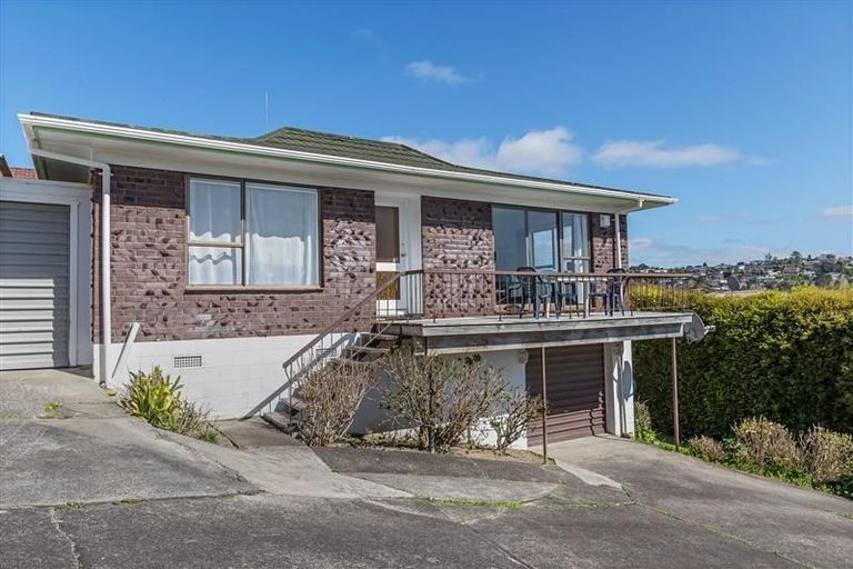 Photo of property in 2/36 Shanaway Rise, Hillcrest, Auckland, 0627