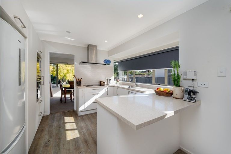 Photo of property in 26 Gillett Place, Botany Downs, Auckland, 2014