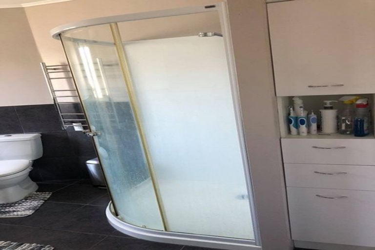 Photo of property in 18 Renwick Street, Papakura, 2110