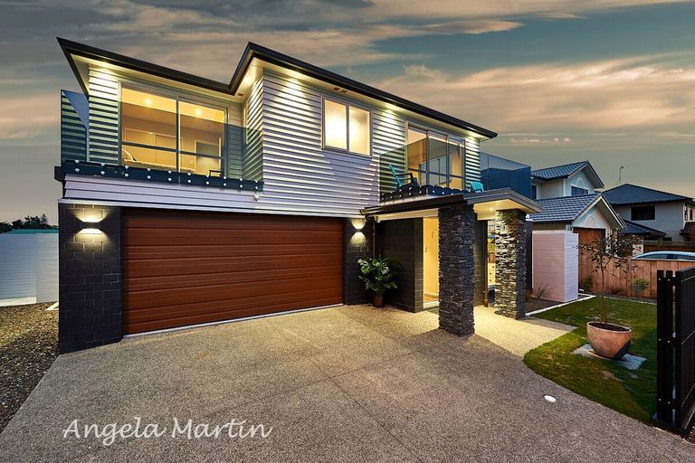 Photo of property in 140 Ruapehu Drive, Fitzherbert, Palmerston North, 4410