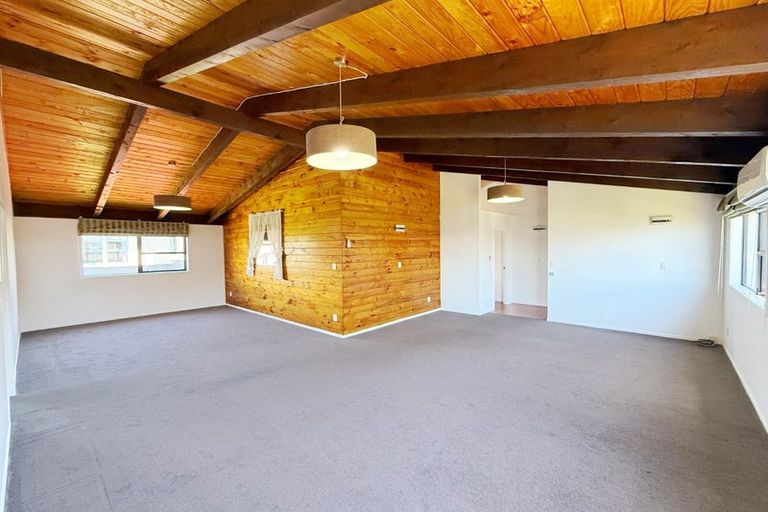 Photo of property in 113 Luckens Road, West Harbour, Auckland, 0618