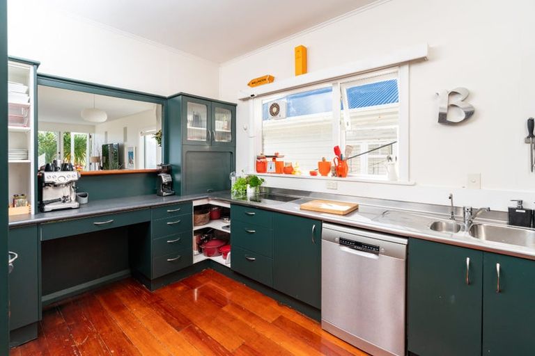 Photo of property in 37 The Crescent, Roseneath, Wellington, 6011