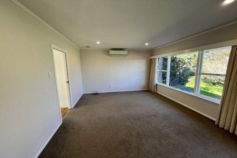 Photo of property in 2/4 Westwell Road, Belmont, Auckland, 0622