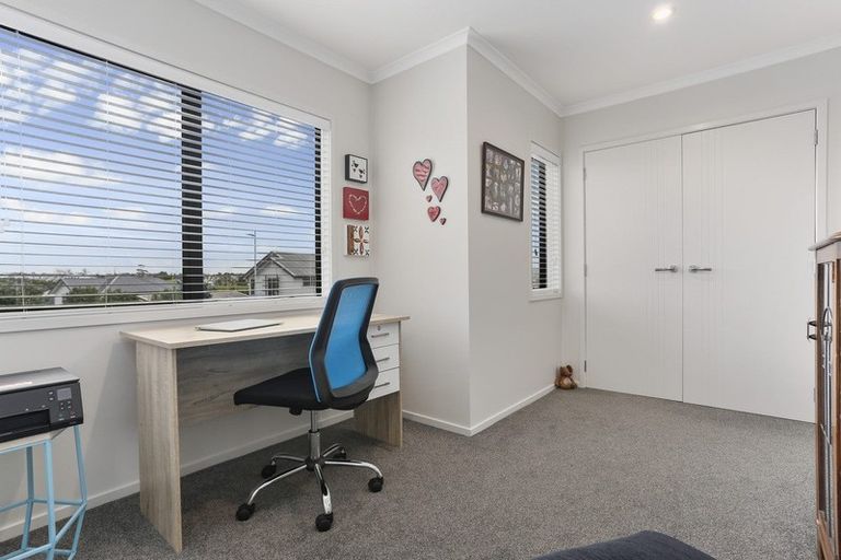 Photo of property in 19 Waiarohia Place, Hobsonville, Auckland, 0616