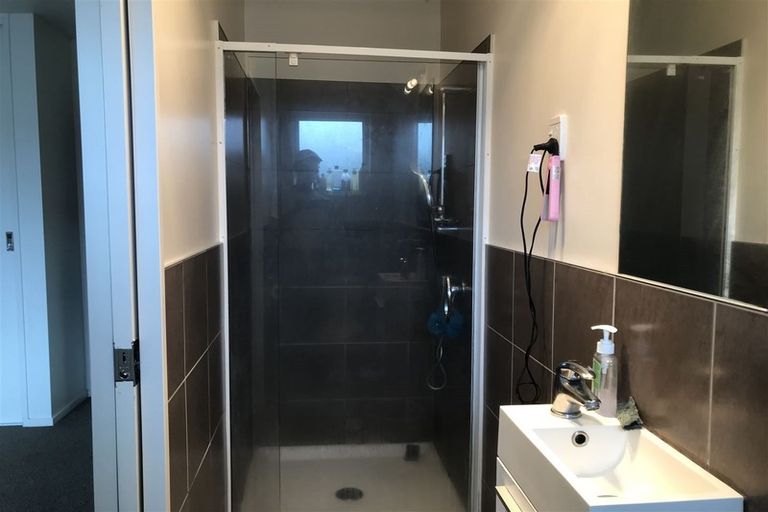 Photo of property in 2/92 Portage Road, New Lynn, Auckland, 0600