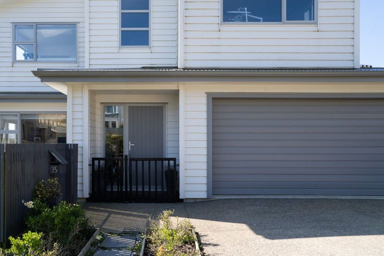 Photo of property in 35 Havana Rise, Grenada Village, Wellington, 6037