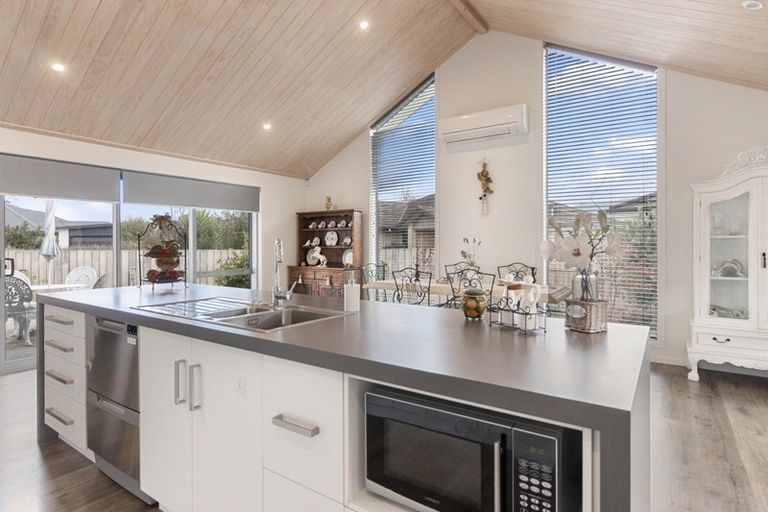 Photo of property in 16 Riverside Place, Katikati, 3129