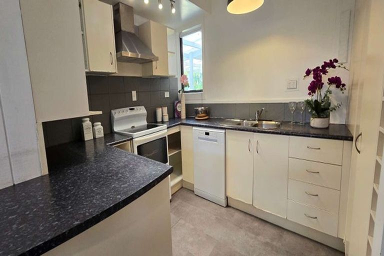 Photo of property in 13 Romney Place, Manurewa, Auckland, 2102