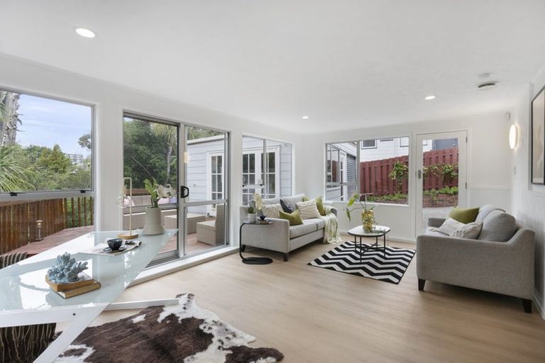 Photo of property in 15 Cunliffe Place, Glenfield, Auckland, 0629