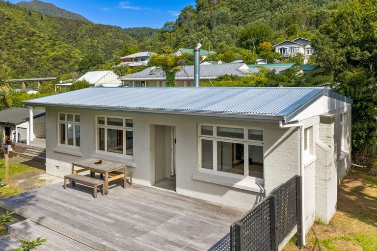 Photo of property in 59 York Street, Picton, 7220