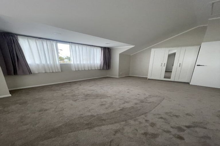 Photo of property in 3/485 Don Buck Road, Massey, Auckland, 0614