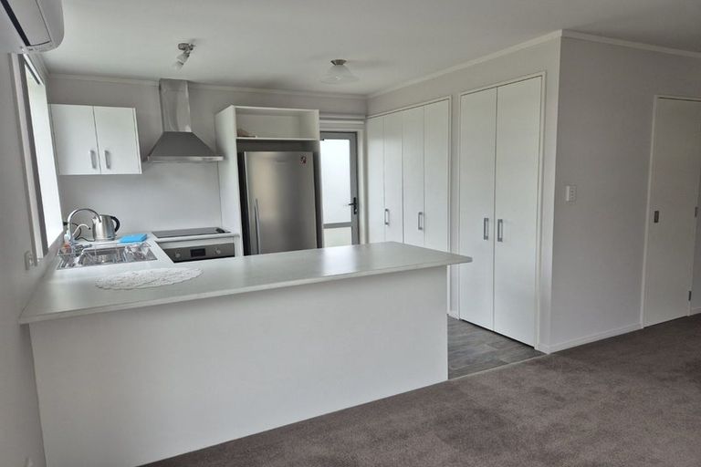 Photo of property in 18 Koraha Road, Kumeu, 0892