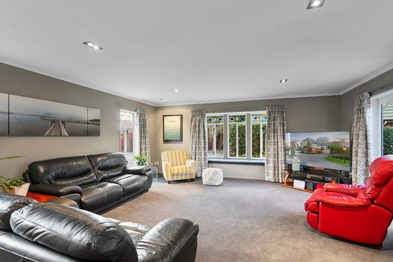 Photo of property in 2/24a Larch Place, Casebrook, Christchurch, 8051