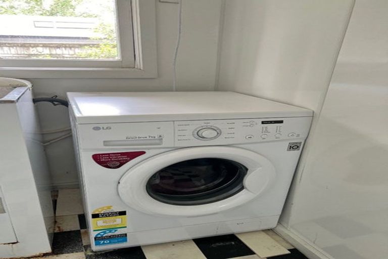 Photo of property in 68 Beach Road, Mellons Bay, Auckland, 2014