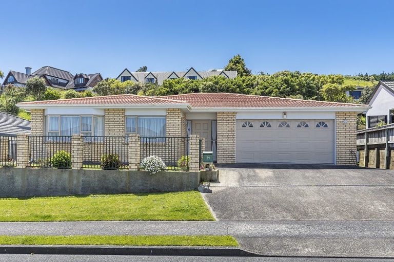 Photo of property in 139 Woodman Drive, Tawa, Wellington, 5028