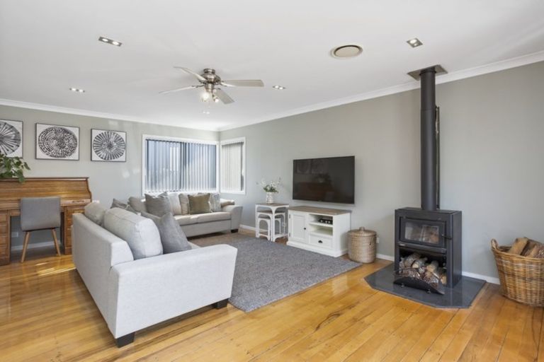 Photo of property in 8 Kiekie Road, Mangere Bridge, Auckland, 2022