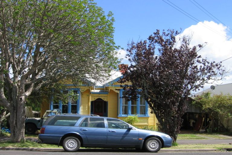 Photo of property in 25 Russell Street, Stanley Point, Auckland, 0624