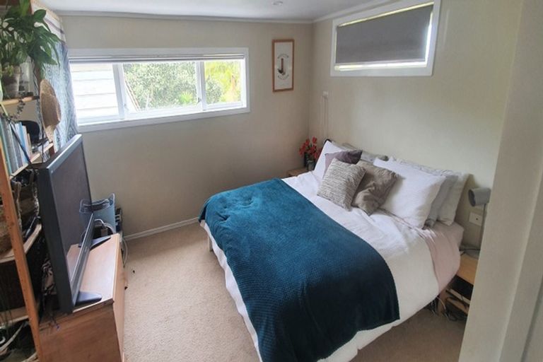 Photo of property in 8 Peter Terrace, Castor Bay, Auckland, 0620