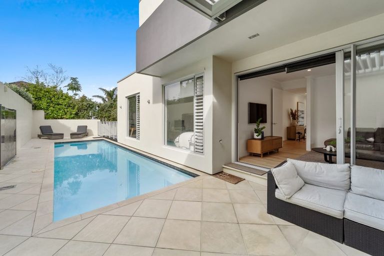 Photo of property in 33a Churchill Road, Murrays Bay, Auckland, 0630