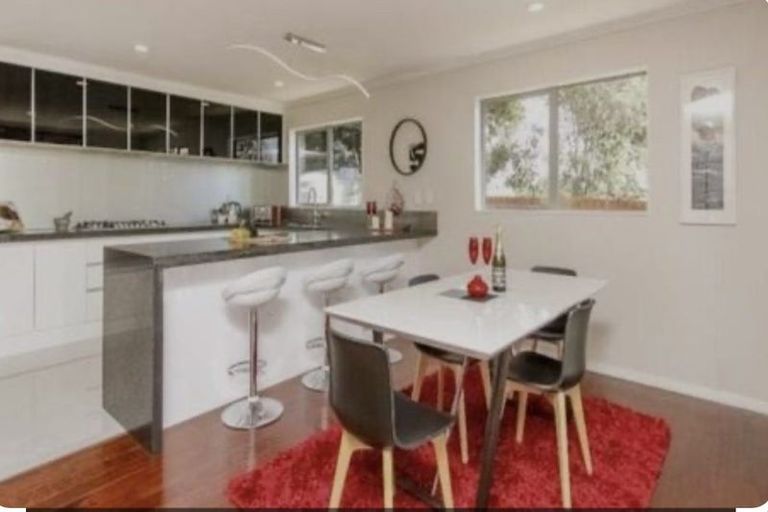 Photo of property in 436a East Coast Road, Windsor Park, Auckland, 0630