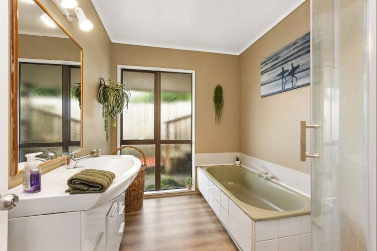 Photo of property in 35 Main Road, Raglan, 3225