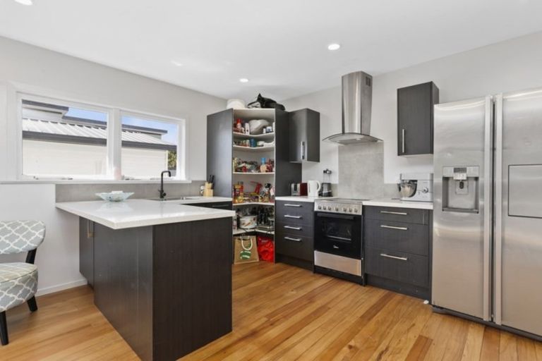 Photo of property in 11 Vanguard Road, Kelston, Auckland, 0602