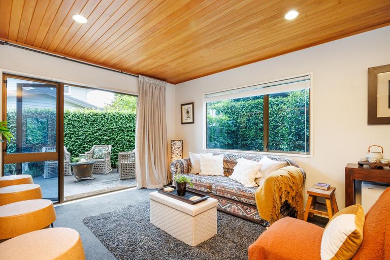 Photo of property in 8 Caccia Birch Lane, Hokowhitu, Palmerston North, 4410