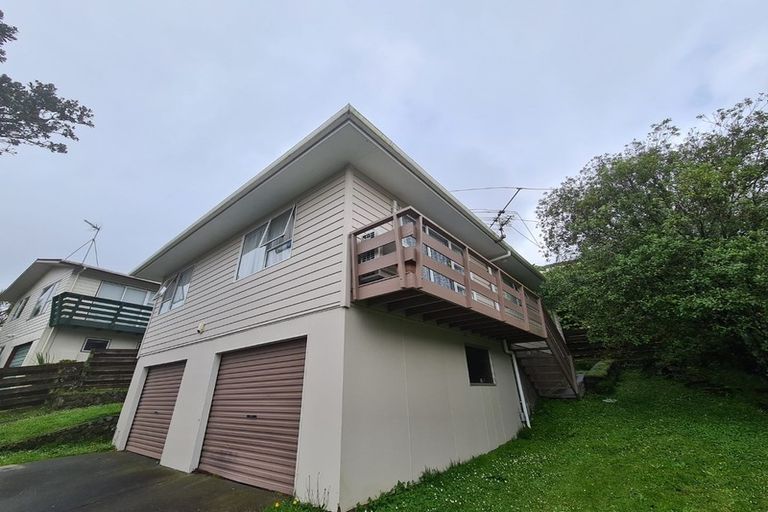 Photo of property in 77 Stewart Drive, Newlands, Wellington, 6037