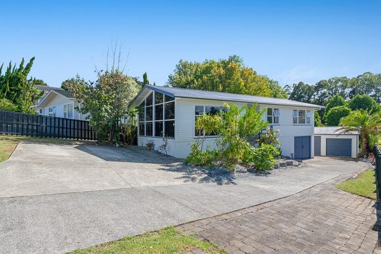 Photo of property in 39 Totaravale Drive, Totara Vale, Auckland, 0629