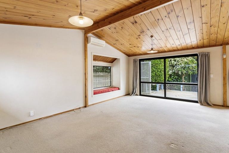 Photo of property in 2/19 Kiwi Road, Point Chevalier, Auckland, 1022