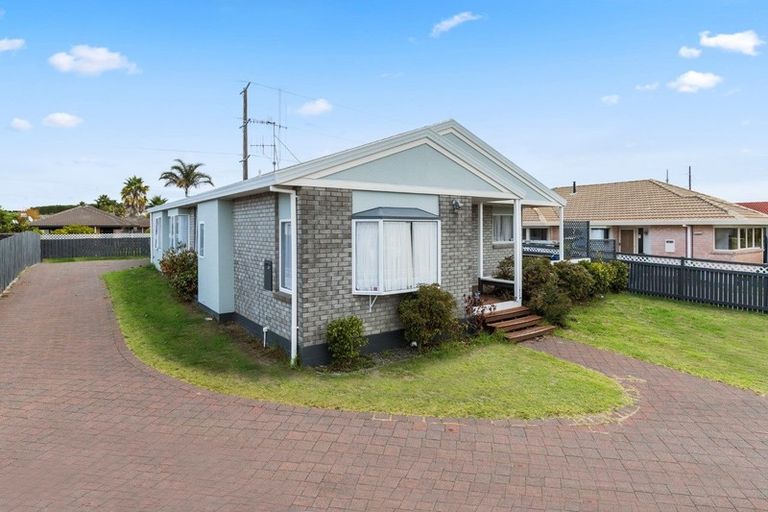 Photo of property in 28 Balmacewen Place, Mount Maunganui, 3116