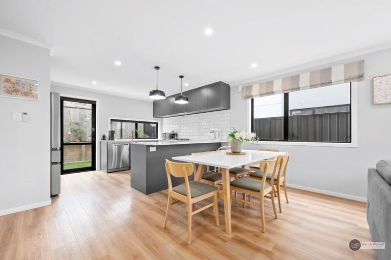 Photo of property in 11 Desert Gold Lane, Wallaceville, Upper Hutt, 5018