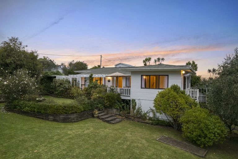 Photo of property in 22 Grendon Road, Titirangi, Auckland, 0604