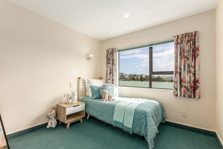 Photo of property in 31 Lanyon Place, Whitby, Porirua, 5024