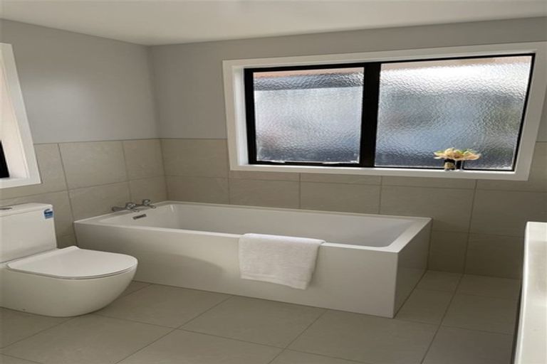 Photo of property in 8 Gordon Stanley Drive, Massey, Auckland, 0614