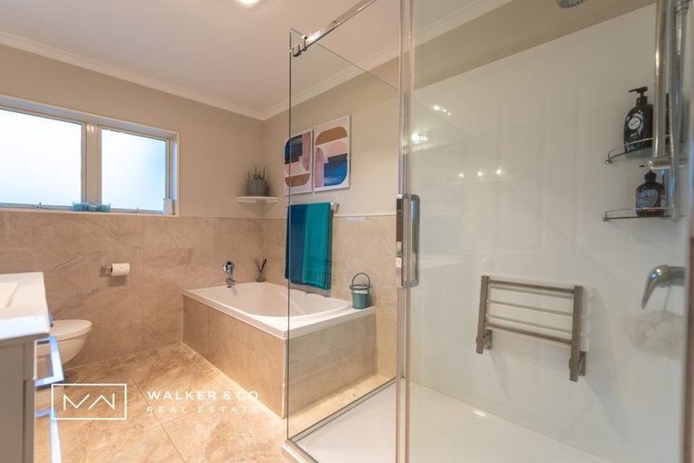 Photo of property in 28 Carlow Grove, Birchville, Upper Hutt, 5018