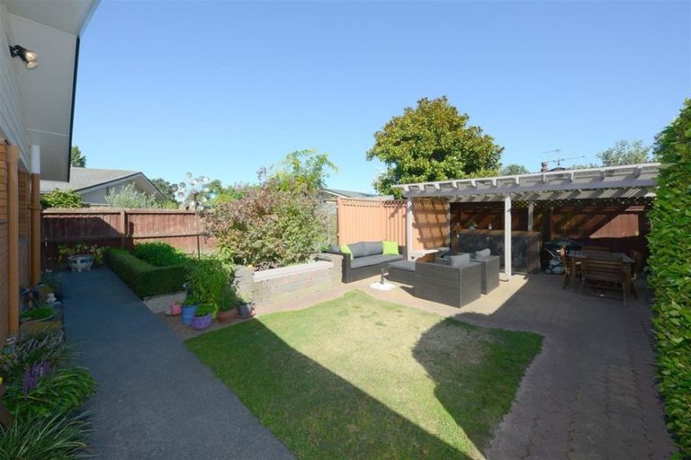 Photo of property in 27 Hillcrest Place, Avonhead, Christchurch, 8042