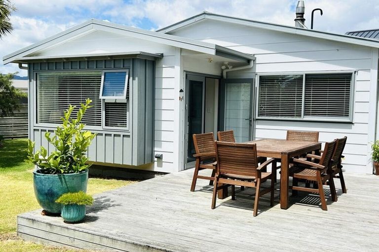 Photo of property in 185 Tutere Street, Waikanae Beach, Waikanae, 5036