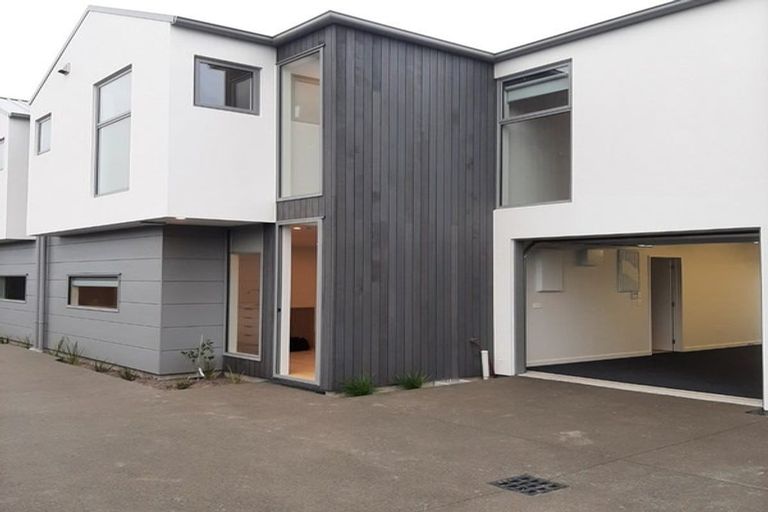 Photo of property in 2/43 Maxwell Street, Riccarton, Christchurch, 8041