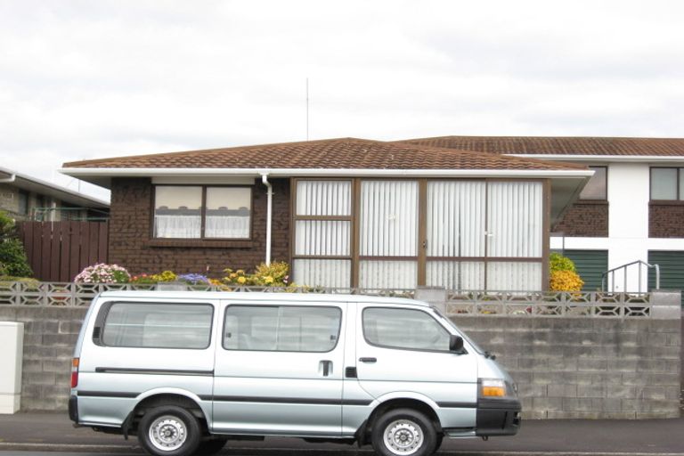 Photo of property in 500 Devon Street East, Strandon, New Plymouth, 4312